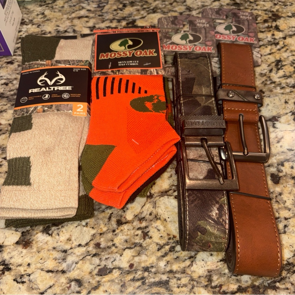 Mossy Oak Belt and Realtree Socks Sets total 4 pairs  and belt bundle